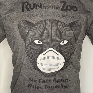 Leopard w Mask 2020 size L Albuquerque Bio Park Run for the Zoo Graphic T-shirt